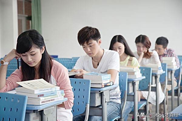 今日科普一下！大学生放假回家现状,百科词条爱好_2024最新更新